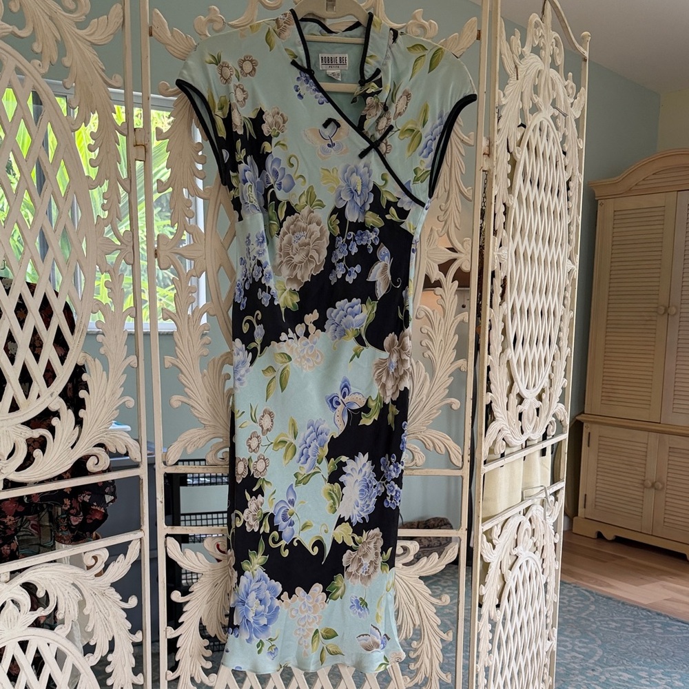 Robbie Bee|Light Blue and Navy Asian Floral Midi Dress